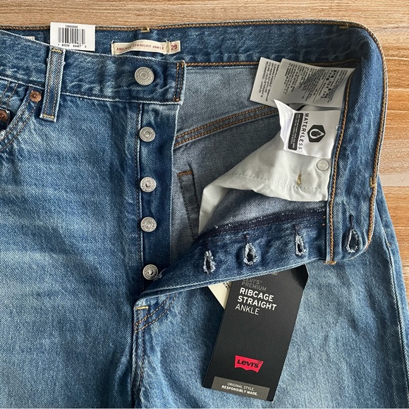 Levi's High Rise Women Jeans - Blue - Picture 4 of 10